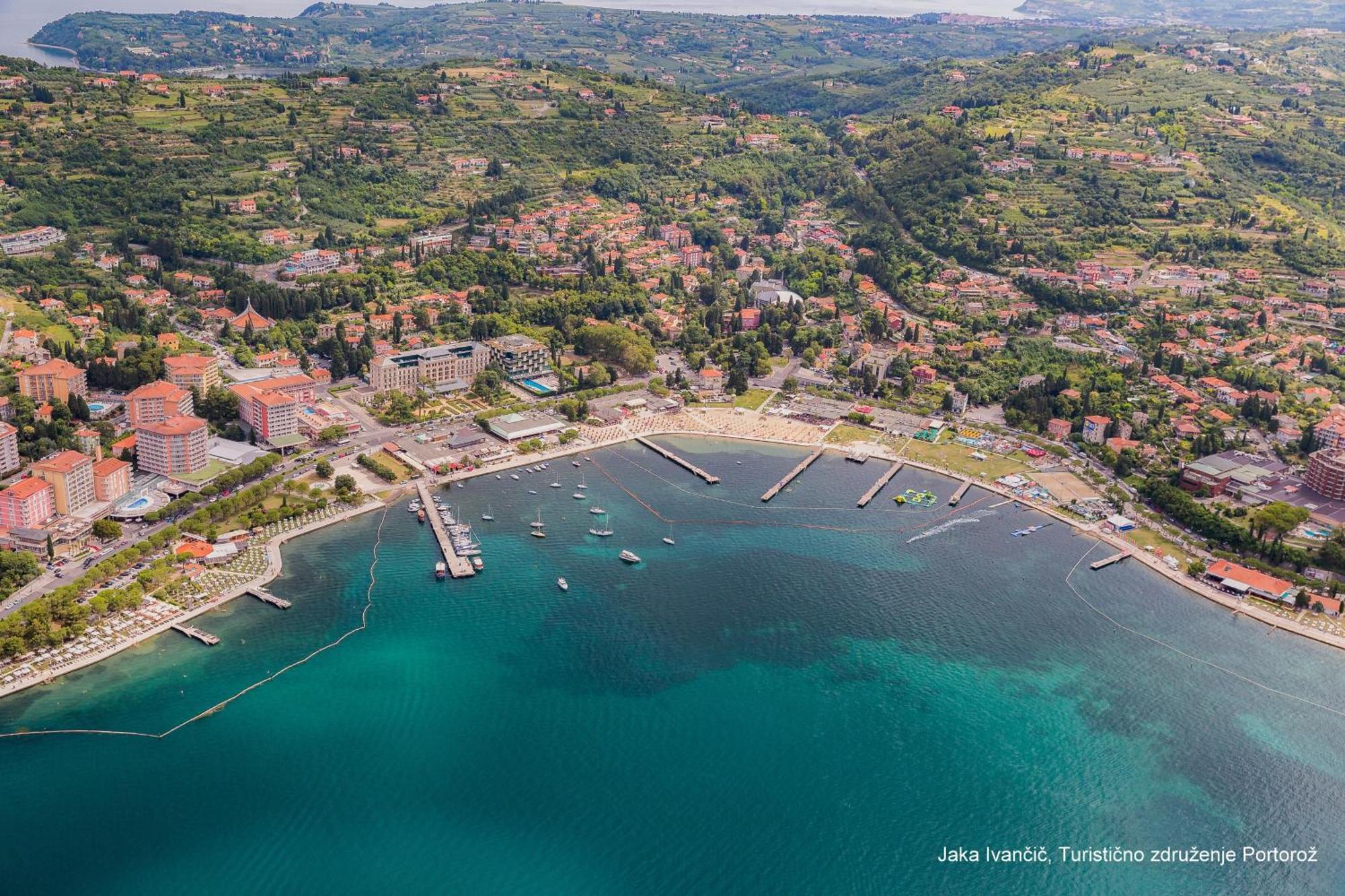 Apartments Souranded By Forest With Sea View Копер Экстерьер фото