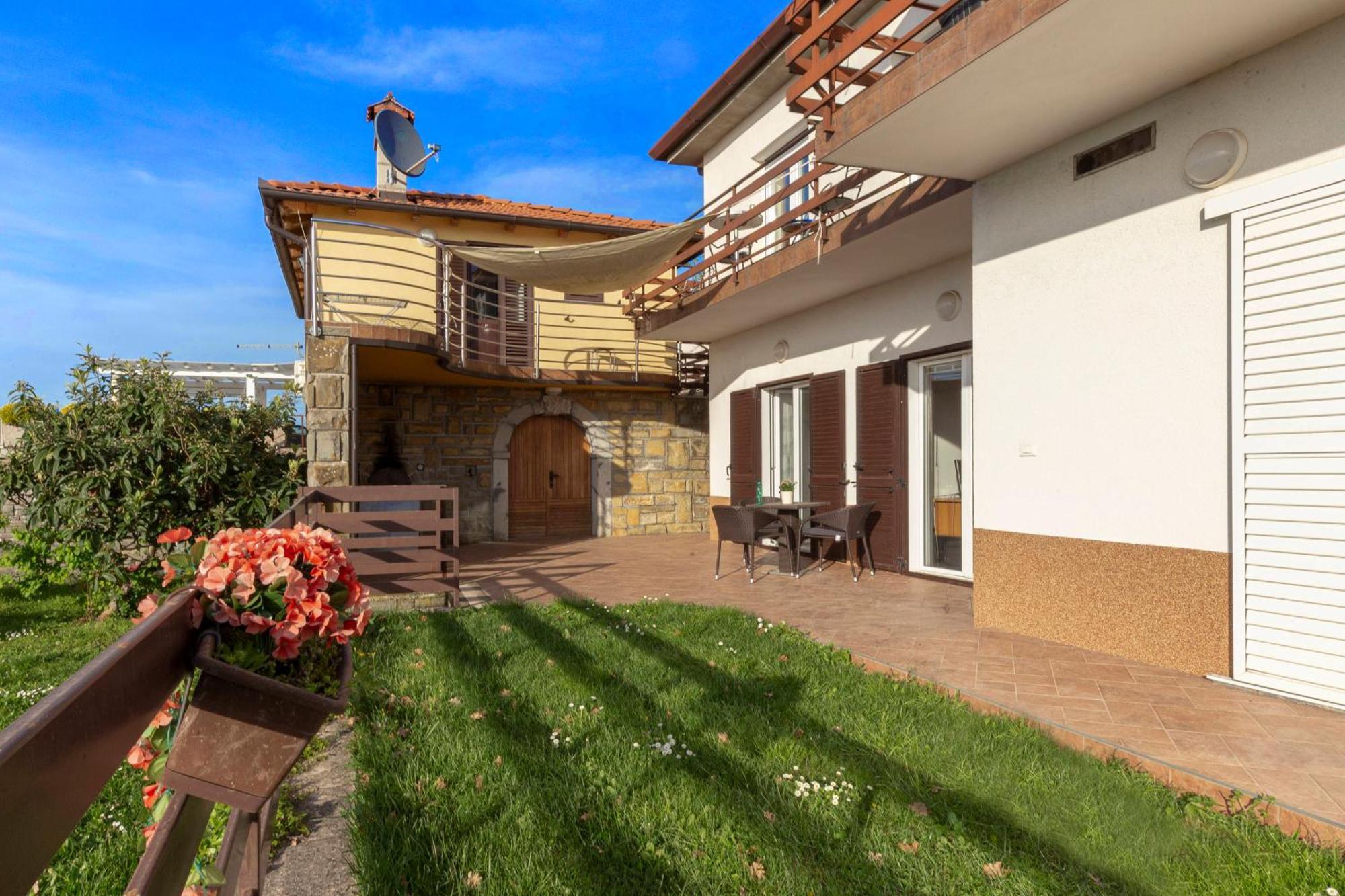 Apartments Souranded By Forest With Sea View Копер Экстерьер фото